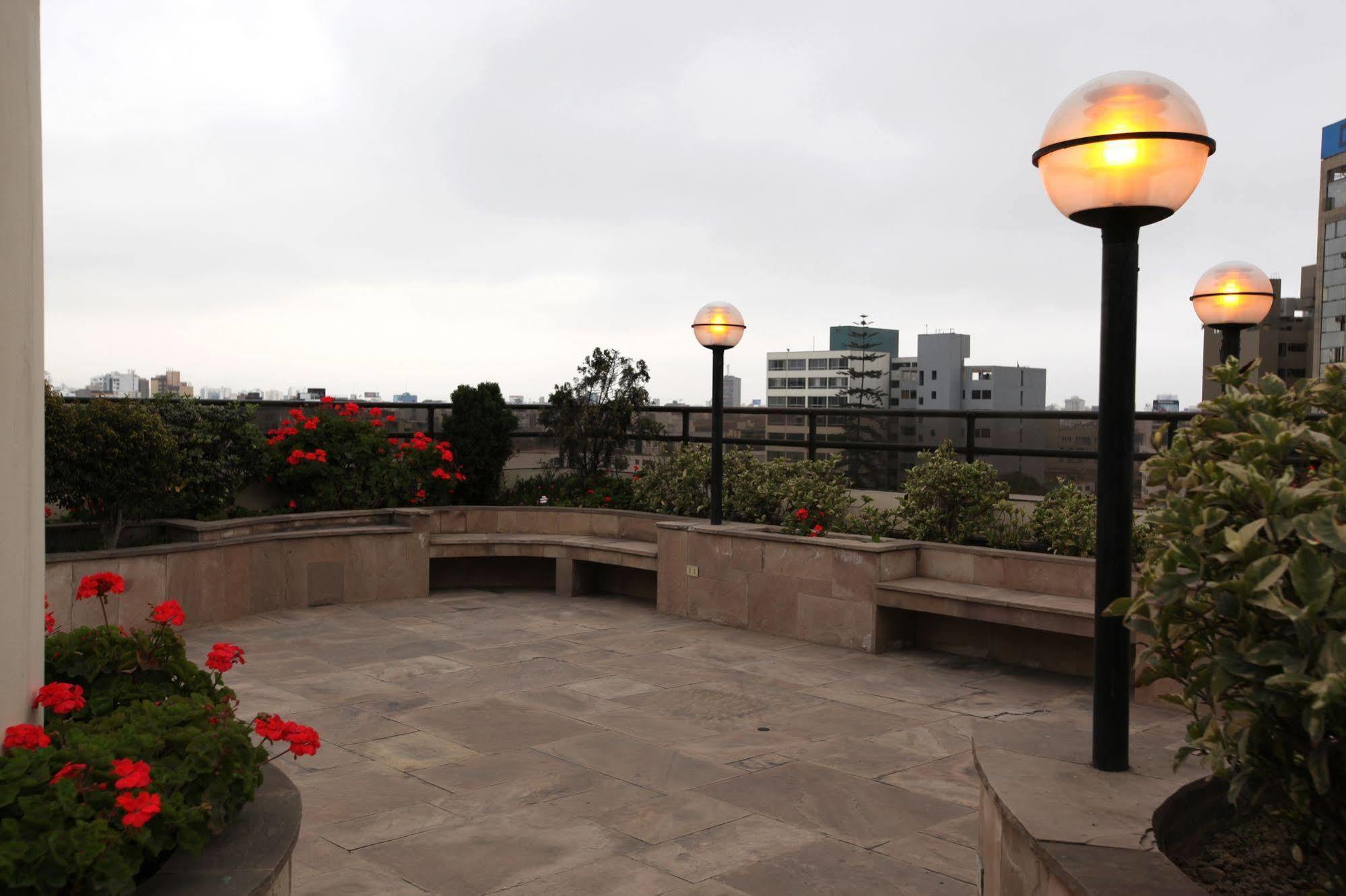 Suites Plaza Las Flores Lima Exteriör bild