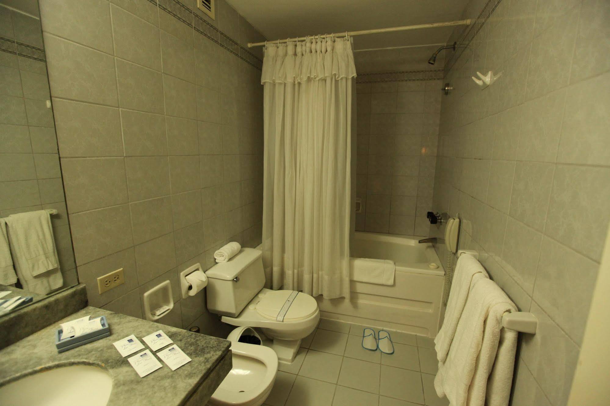 Suites Plaza Las Flores Lima Exteriör bild